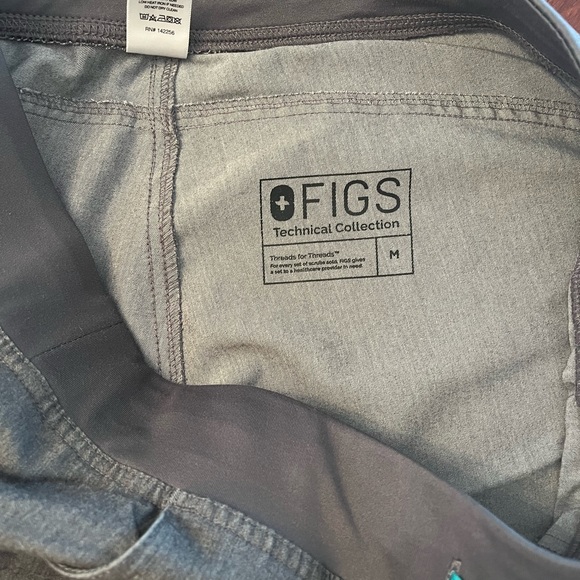 FIGS Kade Cargo Scrub Pants - Picture 2 of 6